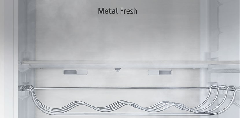 Die Frontansicht des glänzenden Metal Fresh Panels mit dem „Metal Fresh“-Logo. 