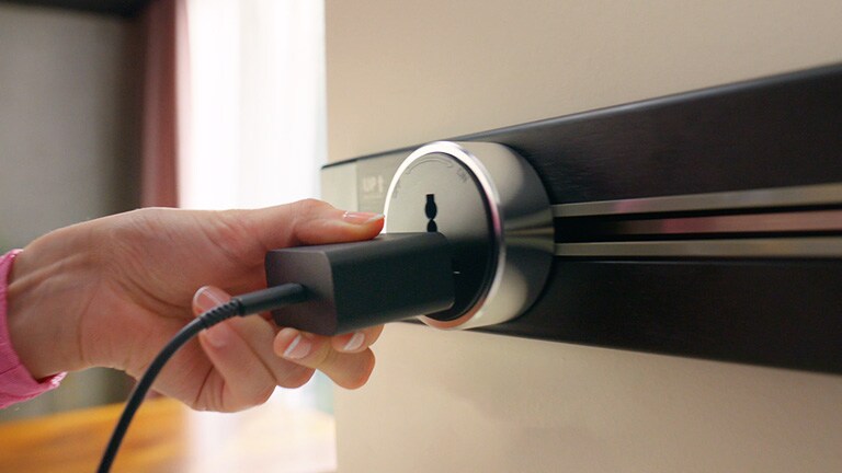 Der kleinere Adapter ist an gram angeschlossen.