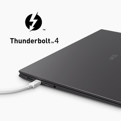 Wir sehen ein Kabel, das mit dem Thunderbolt™ 4 Anschluss verbunden ist.