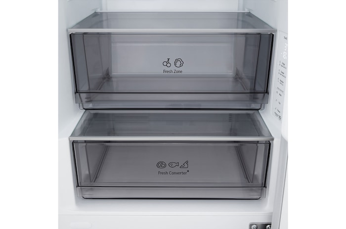 LG fridge freezer (GBBS726CPY) front view showing DoorCooling+™ vent