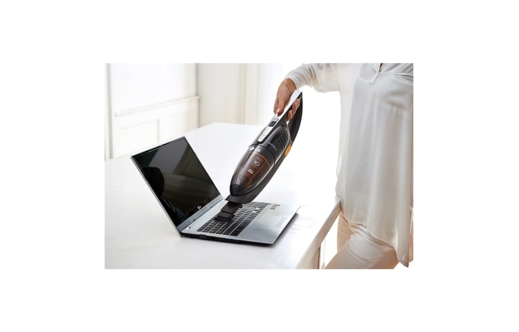 LG Kabelloser 2 in 1 Handstaubsauger mit leistungsstarkem Smart Inverter Motor™ und Dual PowerPack™ , VS8404SCW