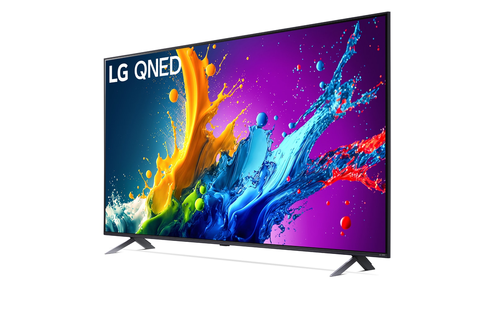 Leicht abgewinkelte Seitenansicht des LG QNED TV, QNED80