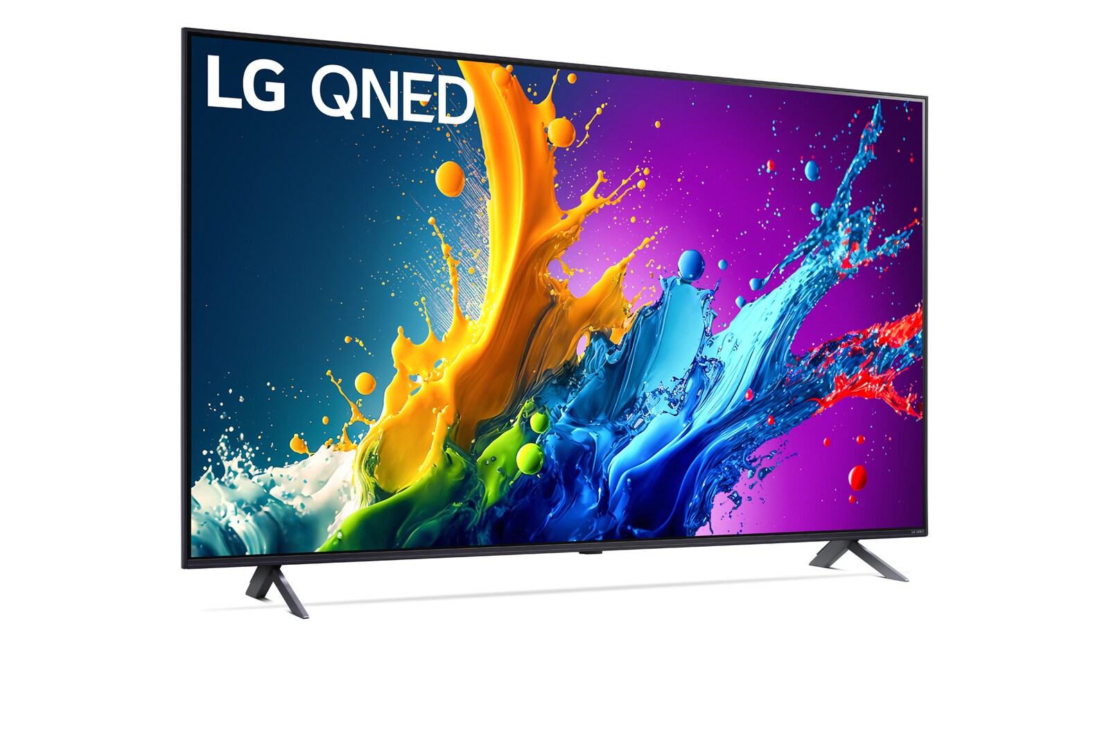 Leicht abgewinkelte Seitenansicht des LG QNED TV, QNED80