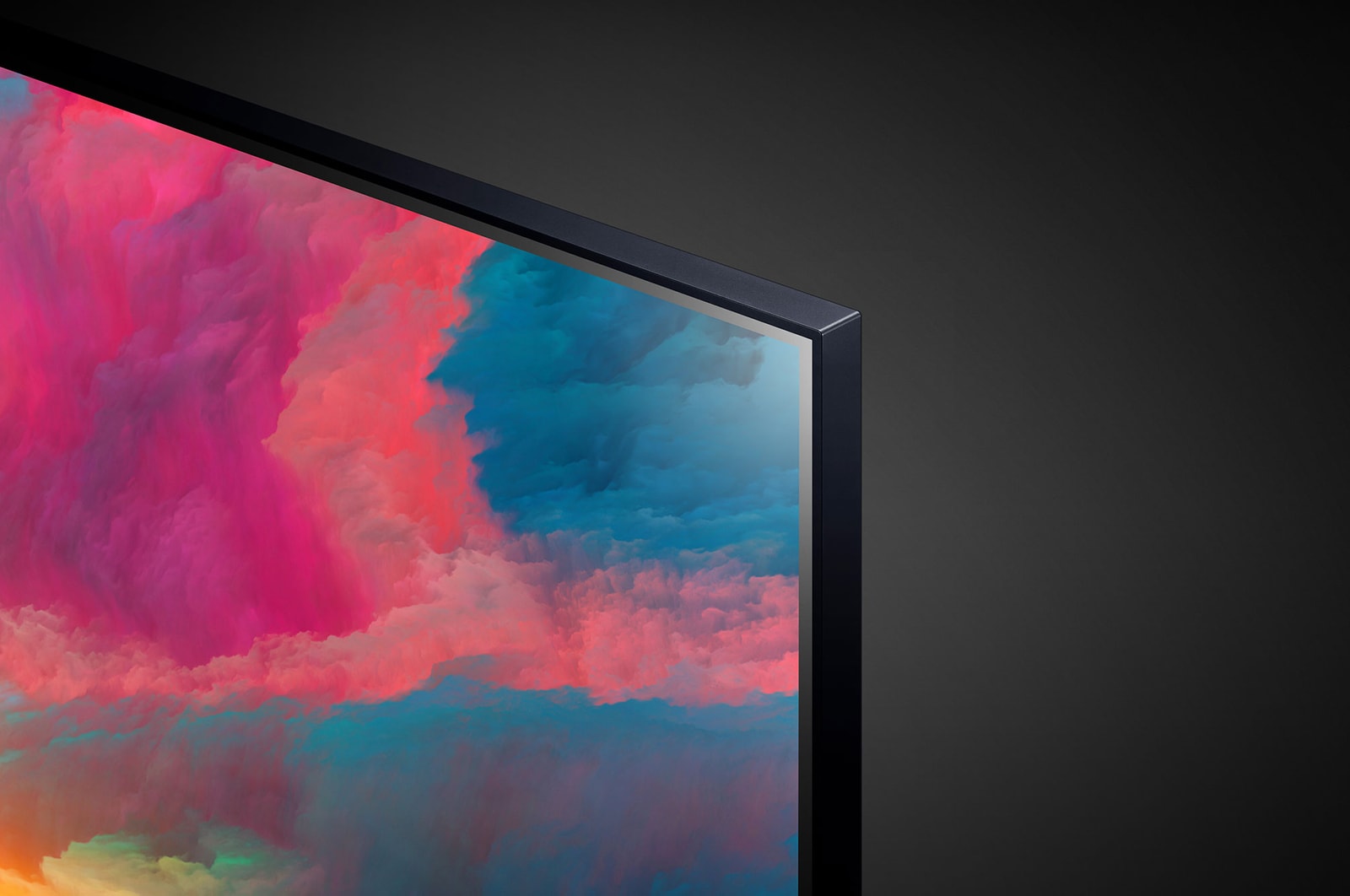 Nahaufnahme der Oberkante des LG QNED TV, 43QNED776RB