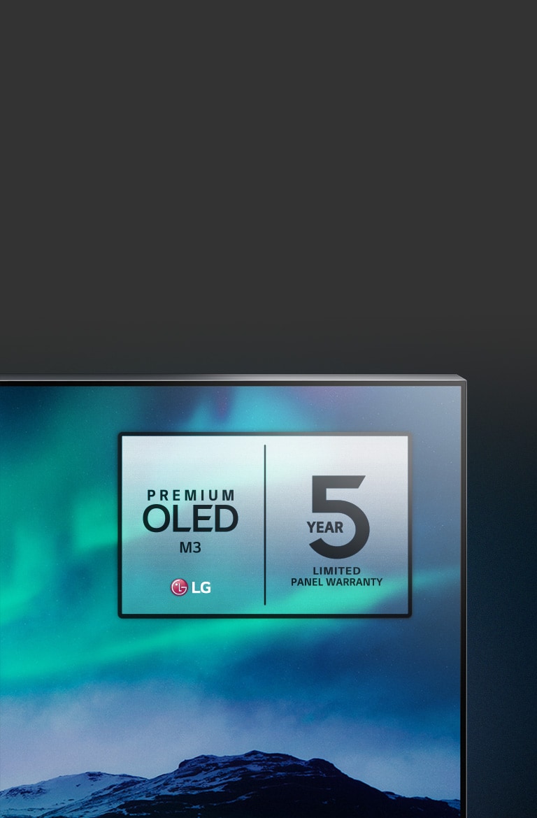 Ein Bild der Nordlichter wird auf einem LG OLED-Fernseher angezeigt. Die obere Ecke des Fernsehers wird vor einem schwarzen Hintergrund gezeigt, auf dem sich eine himmelsähnliche Abstufung fortsetzt. Das Logo der 5-Jahres-Garantie wird ebenfalls auf dem Fernsehbildschirm angezeigt.