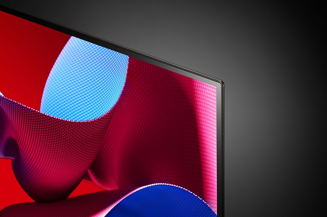 Nahaufnahme des LG OLED evo TV C4 von der Oberkante