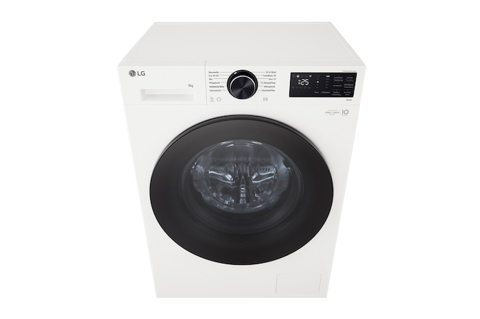 Ein Bild, das eine Waschmaschine im Wohnzimmer mit einer A-Bewertung für Energieeffizienz daneben zeigt und 30 % weniger Strom verbraucht