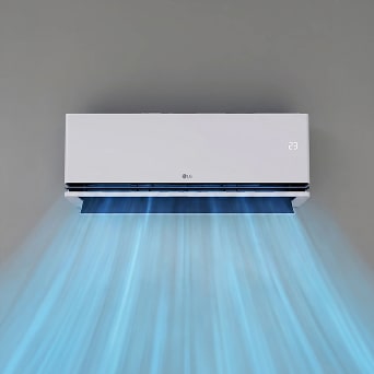Eine an der Wand montierte Klimaanlage, die einen breiten, kräftigen Strom kühler Luft nach unten bläst.