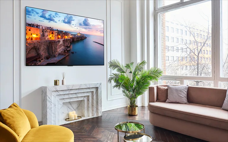 Ein Bildschirm zeigt, wie der webOS 23 New Home UX nach rechts schwenkt und eine Landschaft erscheint auf dem Bildschirm. Der schwarze Hintergrund wird zu einem hellen und modernen Lebensraum mit dem LG OLED, der an der Wand hängt.