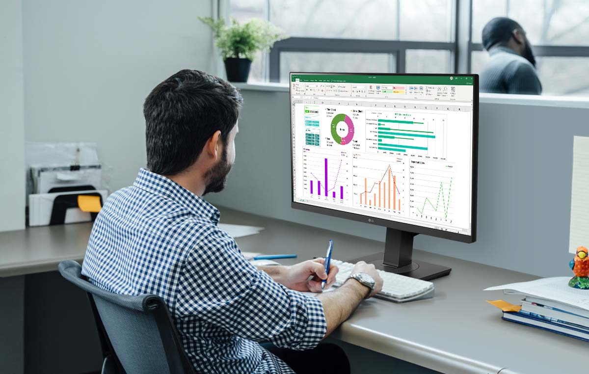 Szene eines Arbeiters mit 27BQ65UB.