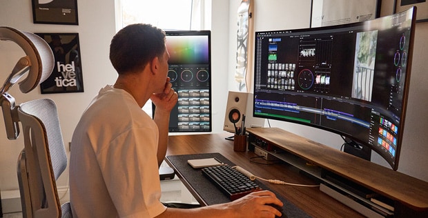 Bild mit einer Person und LG-Haushaltsgeräten