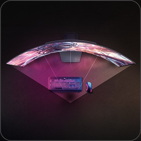 Draufsicht auf ein 800R gebogenes LG UltraGear-Monitor-Setup auf einem Schreibtisch, das die immersive Bildschirmkrümmung hervorhebt.