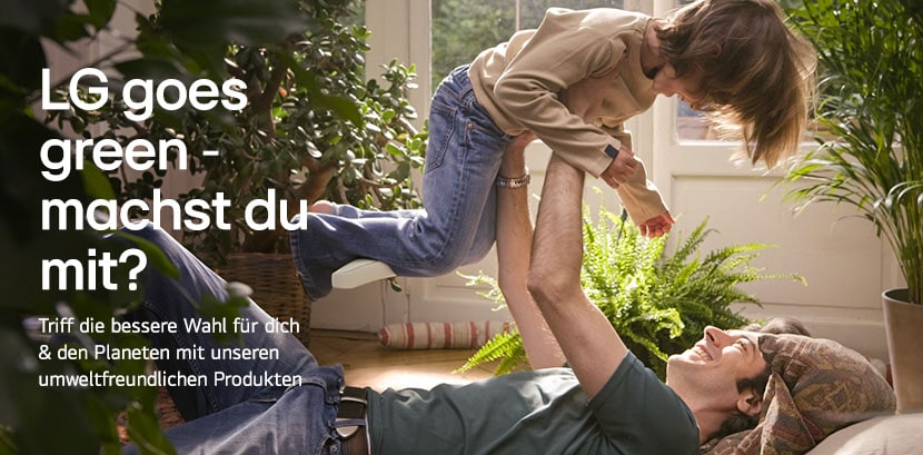 Die Bilder von zwei Frauen, die in der Küche feiern, und das Bild eines leuchtenden Kühlschranks.