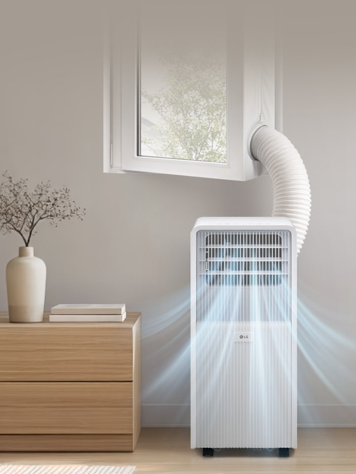 LG mobiles Klimagerät in einem modernen Schlafzimmer mit flexiblem Abluftschlauch.