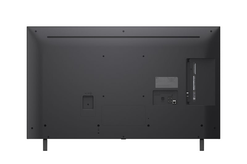 LG AI Magic Remote foran en LG TV skærm. På skærmen er der en personlig hilsen fra LG AI’en med tilpassede nøgleord baseret på brugerens søge- og visningshistorik. Ved fjernbetjeningen er der et ikon og en tekst, der viser, at AI Concierge-funktionaliteten er let tilgængelig med et kort tryk på AI-knappen. 