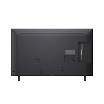 LG AI Magic Remote foran en LG TV skærm. På skærmen er der en personlig hilsen fra LG AI’en med tilpassede nøgleord baseret på brugerens søge- og visningshistorik. Ved fjernbetjeningen er der et ikon og en tekst, der viser, at AI Concierge-funktionaliteten er let tilgængelig med et kort tryk på AI-knappen. 
