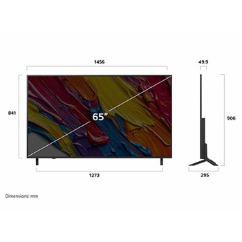 Visning forfra og fra siden af LG QNED82 AI 4K Smart TV, hvor ses dets mål for længde, bredde, højde og dybde.