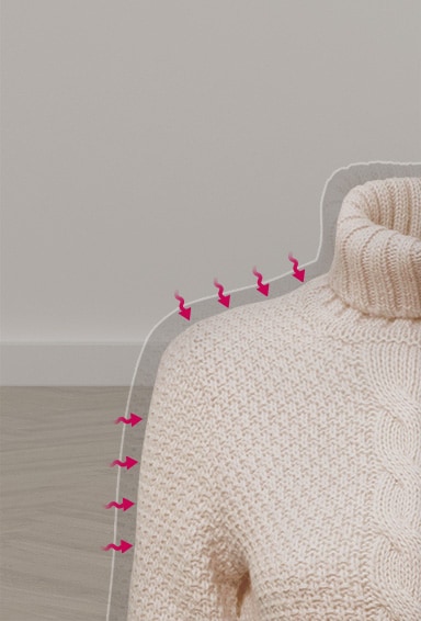 En sweater vises med en linje, som går ned gennem midten. Venstre side er mærket med “Almindelig varme-/gastørretumbler”, mens højre side er mærket med “LG DUAL Inverter Heat Pump-tørretumbler”. Sweateren til venstre krymper, mens sweateren til højre bevarer formen og forbliver blød.