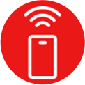 En mand, der fjernstyrer LG-tørretumbleren gennem en ThinQ-app.