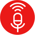 En kvinde, der styrer LG-tørretumbleren med stemmeassistent.