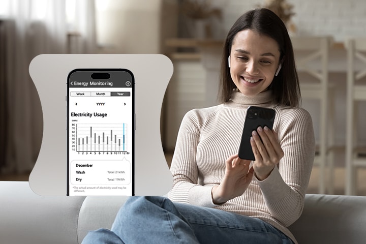 En kvinde, der overvåger sit energiforbrug gennem en ThinQ-app.