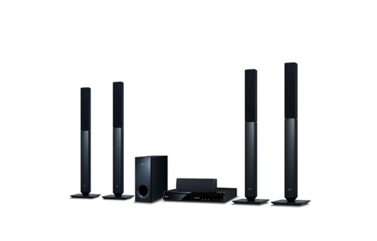 Visning forfra af 3D HJEMMEBIOSYSTEM MED 5.1-KANAL. SMART BLU-RAY MED DLNA. TALL-BOY BAG- OG FORSIDEHØJTTALERE. 5-SEKUNDERS OPSTART. BH6540T