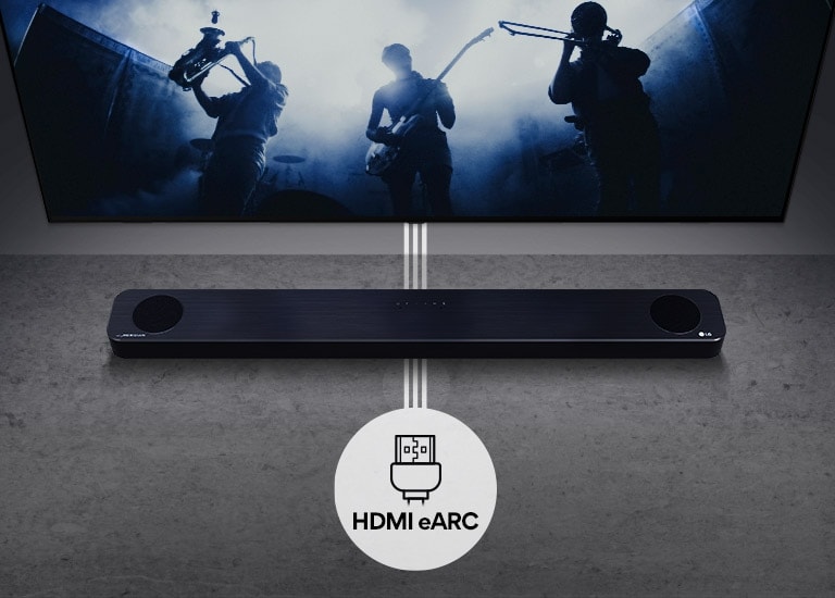 Tv på væg. Tv viser en gruppe i en sort silhuet. LG Soundbar er lige under et tv på en grå hylde. Der er et HDMI eARC-ikon under soundbaren.
