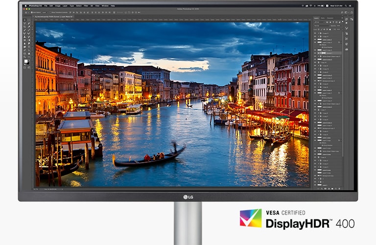 Skærmen med VESA DisplayHDR™ 400 tilbyder en dramatisk visuel fordybelse