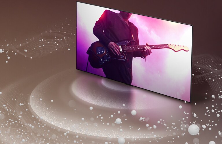 LG SIGNATURE OLED M4 viser musikere på skærmen, mens lydbobler og -bølger, der udsendes fra skærmen, fylder rummet.