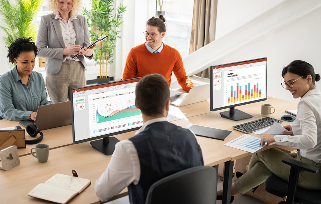  Scener af brug af LG fuld HD IPS-skærm på kontoret.