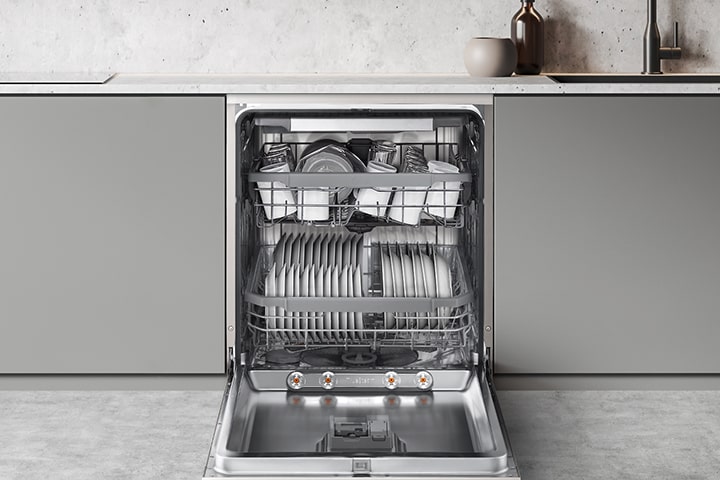 لقطات لكيفية ضبط رفوف غسالة الأطباق لتناسب أنواع مختلفة من الأطباق.	