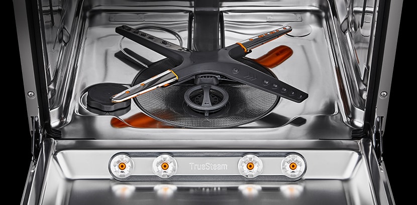 الجزء الداخلي من غسالة الأطباق المصنوع من الفولاذ المقاوم للصدأ.	