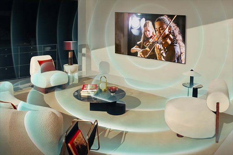 LG TV معلق على جدار غرفة المعيشة، وتنبعث من التلفزيون دوائر ساطعة حول الغرفة تصور المشهد الصوتي.