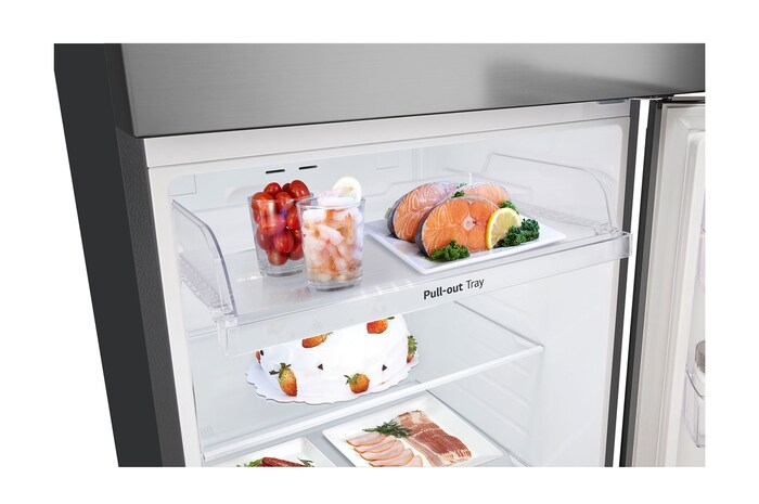 صورة للجانب الأيمن مفتوحًا وبه طعام مُخزَّن