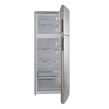 الثلاجة مفتوحة من اليمين، وتعرض الرفوف الداخلية البيضاء النظيفة