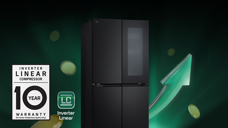 ثلاجة أمام الأسهم الصاعدة والعملات المعدنية المكدسة	