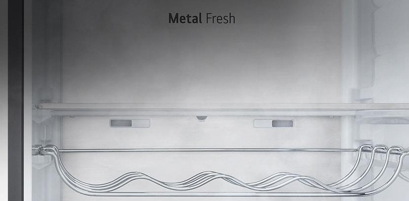 صورة لميزة metal fresh داخل ثلاجة ببابين.