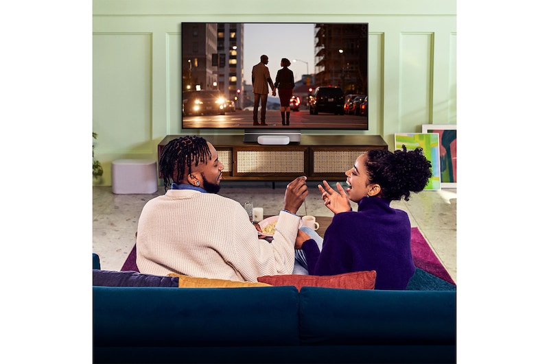 LG تلفاز LG OLED مقاس 65 بوصة من سلسلة G2، مع HDR (النطاق الديناميكي العالي) السينمائي بدقة 4K تصميم Gallery Design والمزوّد بإمكانية تعتيم البكسل بتقنية AI ThinQ للتلفزيون الذكي بنظام التشغيل WebOS, OLED65G26LA