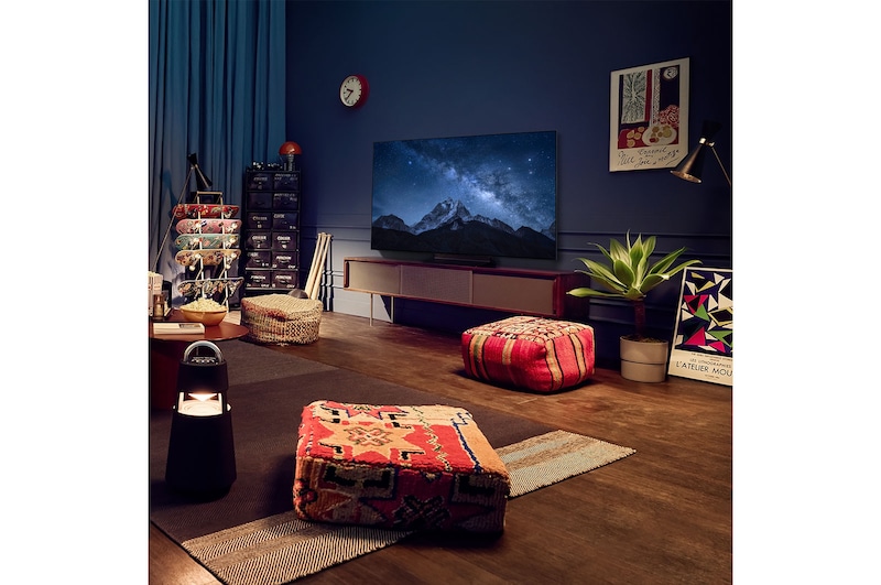 LG تلفاز LG OLED مقاس 65 بوصة من سلسلة G2، مع HDR (النطاق الديناميكي العالي) السينمائي بدقة 4K تصميم Gallery Design والمزوّد بإمكانية تعتيم البكسل بتقنية AI ThinQ للتلفزيون الذكي بنظام التشغيل WebOS, OLED65G26LA