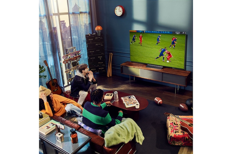 LG تلفاز LG OLED evo مقاس 77 بوصة من سلسلة C2، مع HDR (النطاق الديناميكي العالي) السينمائي بدقة 4K تصميم  سينمائى والمزوّد بإمكانية تعتيم البكسل بتقنية AI ThinQ للتلفزيون الذكي بنظام التشغيل WebOS, OLED77C26LA