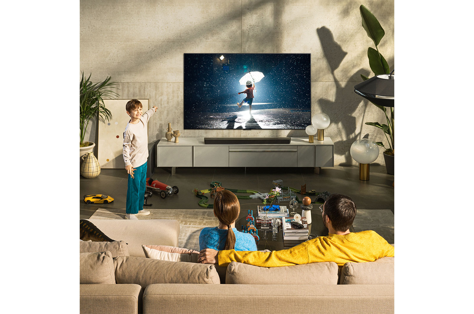 LG تلفاز LG OLED evo مقاس 77 بوصة من سلسلة C2، مع HDR (النطاق الديناميكي العالي) السينمائي بدقة 4K تصميم  سينمائى والمزوّد بإمكانية تعتيم البكسل بتقنية AI ThinQ للتلفزيون الذكي بنظام التشغيل WebOS, OLED77C26LA