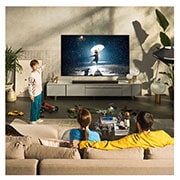 LG تلفاز LG OLED evo مقاس 77 بوصة من سلسلة C2، مع HDR (النطاق الديناميكي العالي) السينمائي بدقة 4K تصميم  سينمائى والمزوّد بإمكانية تعتيم البكسل بتقنية AI ThinQ للتلفزيون الذكي بنظام التشغيل WebOS, OLED77C26LA