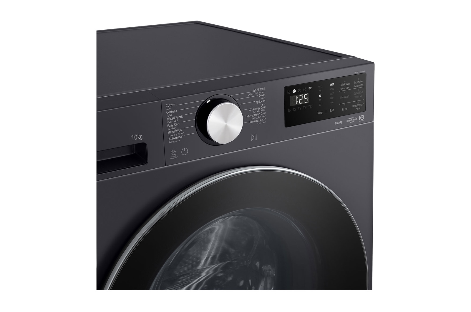 صورة لرش الماء على القمصان مع أربعة نفاثات رش