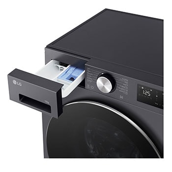 صورة تُظهِر القماش بعد معالجته بالبخار بتفاصيل دقيقة وكبيرة