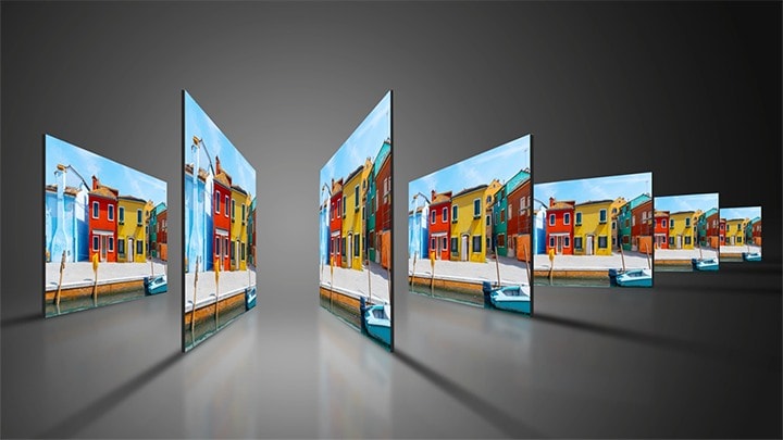 The scenery seen from various angles, appears clearly without distortion on the screen.