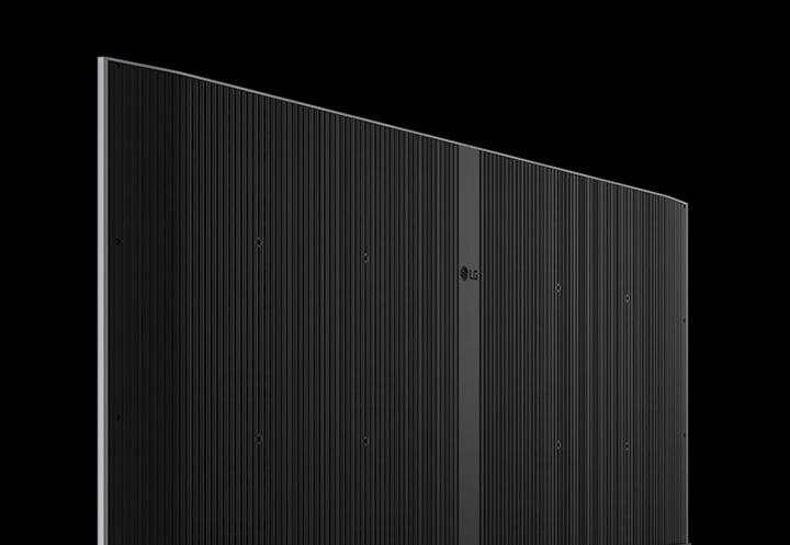 The back cover of LG MAGNIT consists of two cabinets.