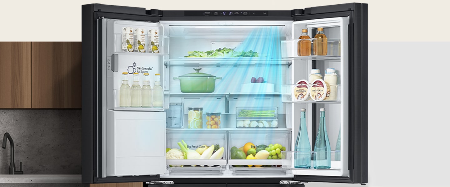 Inside the refrigerator filled with ingredients, blue arrows, which mean cold, are displayed below, on both sides, and on the whole.