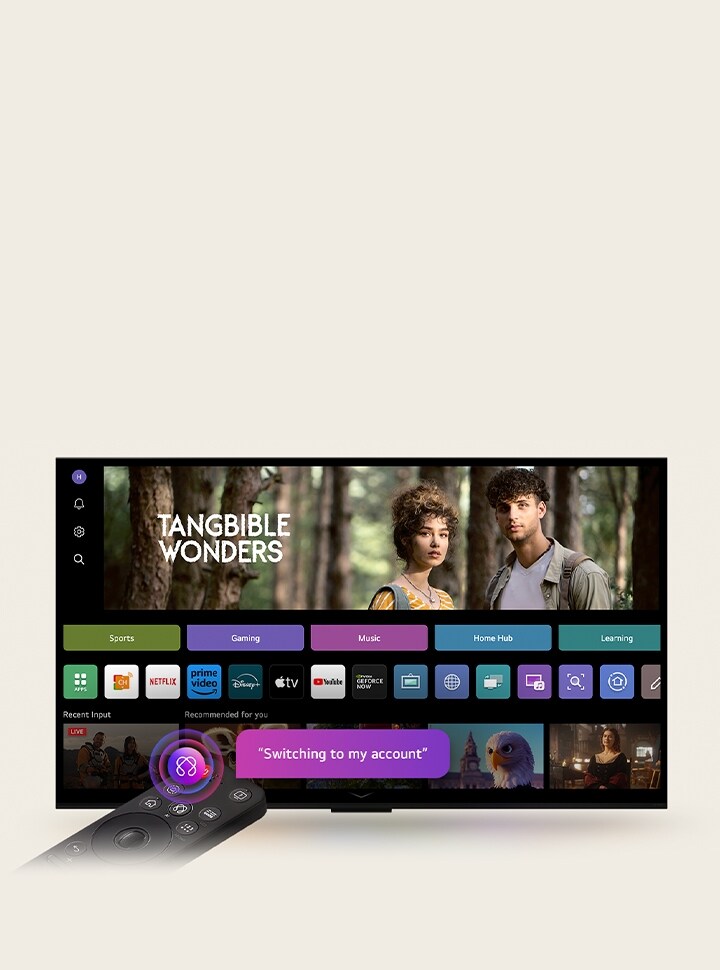 En la pantalla del LG OLED TV está la página de inicio de webOS 25 llena de aplicaciones y contenidos de entretenimiento. Junto al televisor está el mando a distancia LG AI Magic Remote, con el botón AI resaltado como si lo activara la voz del usuario. A su lado hay un globo de diálogo que cambia a mi cuenta. 