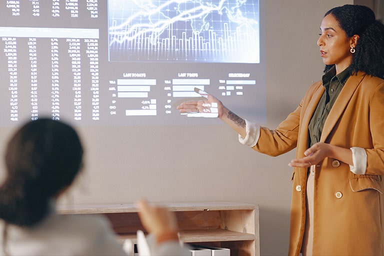 Ahorra hasta el 51% del coste anual total por puesto de trabajo<sup>(1)</sup>1