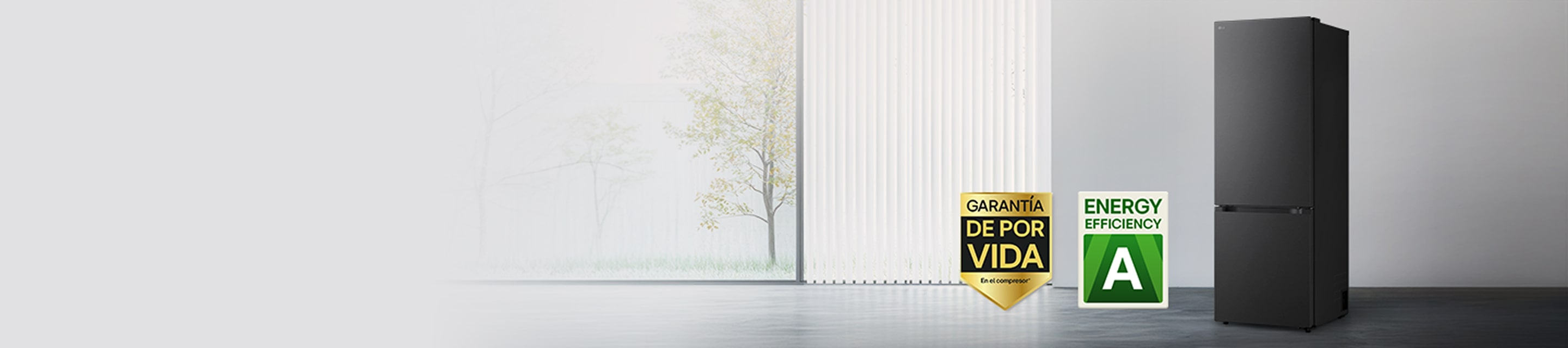 Banner publicitario de un frigorífico LG negro que destaca la garantía de por vida en el compresor y la clasificación de eficiencia energética A.